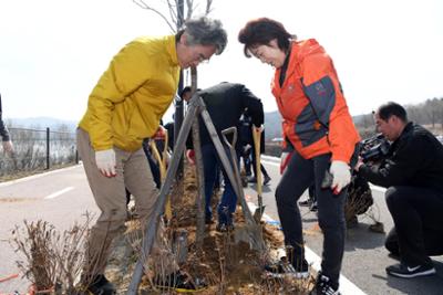 제74회 식목일기념 나무심기 행사02-1030.jpg