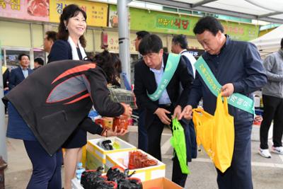 지역경제활성화를 위한 전통시장 장보기행사16-1030.jpg