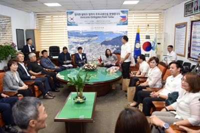 필리핀 딸락주 딸락시 우호교류방문단 의회방문31-1030.jpg