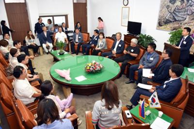 필리핀 딸락주 딸락시 우호교류방문단 의회방문33-1030.jpg