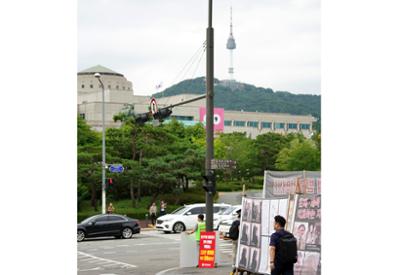 2사단 해체반대 1인시위-이상건의장16-1030.jpg