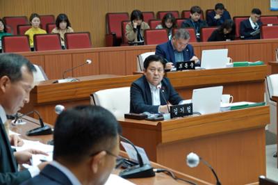 20251201 제313회 양구군의회 제2차 정례회 행정사무감사 3일차 (17).JPG