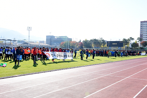 제5회 뉴시스 어르신 축구대회 개회식 참석