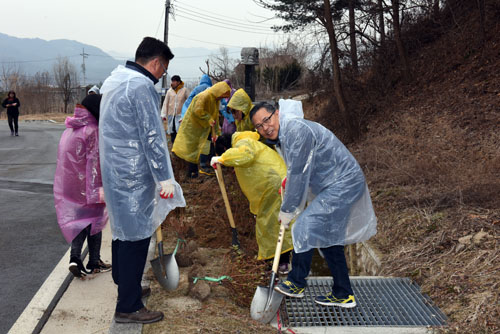 제72회 식목일기념 나무심기 행사 참석