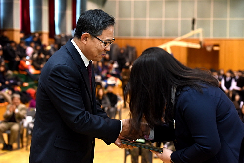 양구여자중학교 졸업식 참석