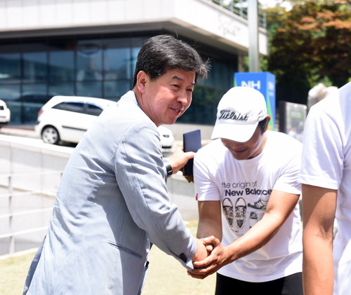 외국인 계절근로자 1차 출국 기념식 참석