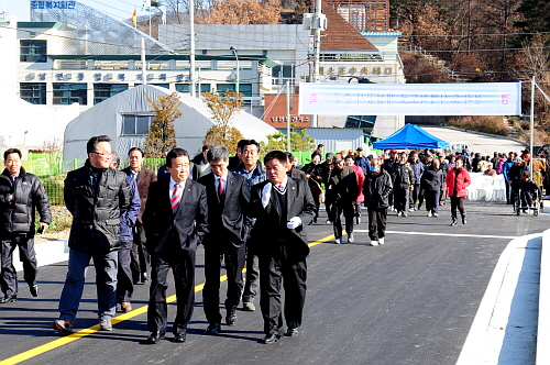 남면 청리 도시계회도로 개설공사 준공식 참석